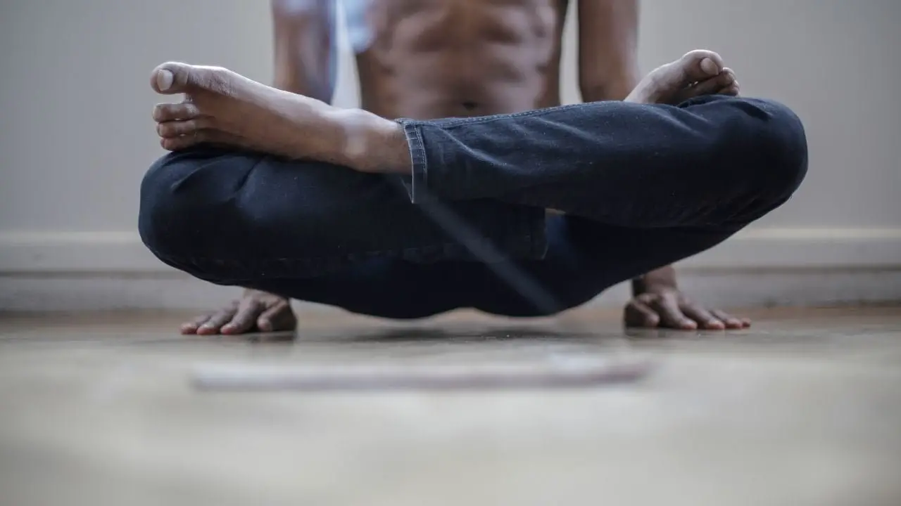 10 Major Benefits Of Yoga For Men - startrightyoga.com