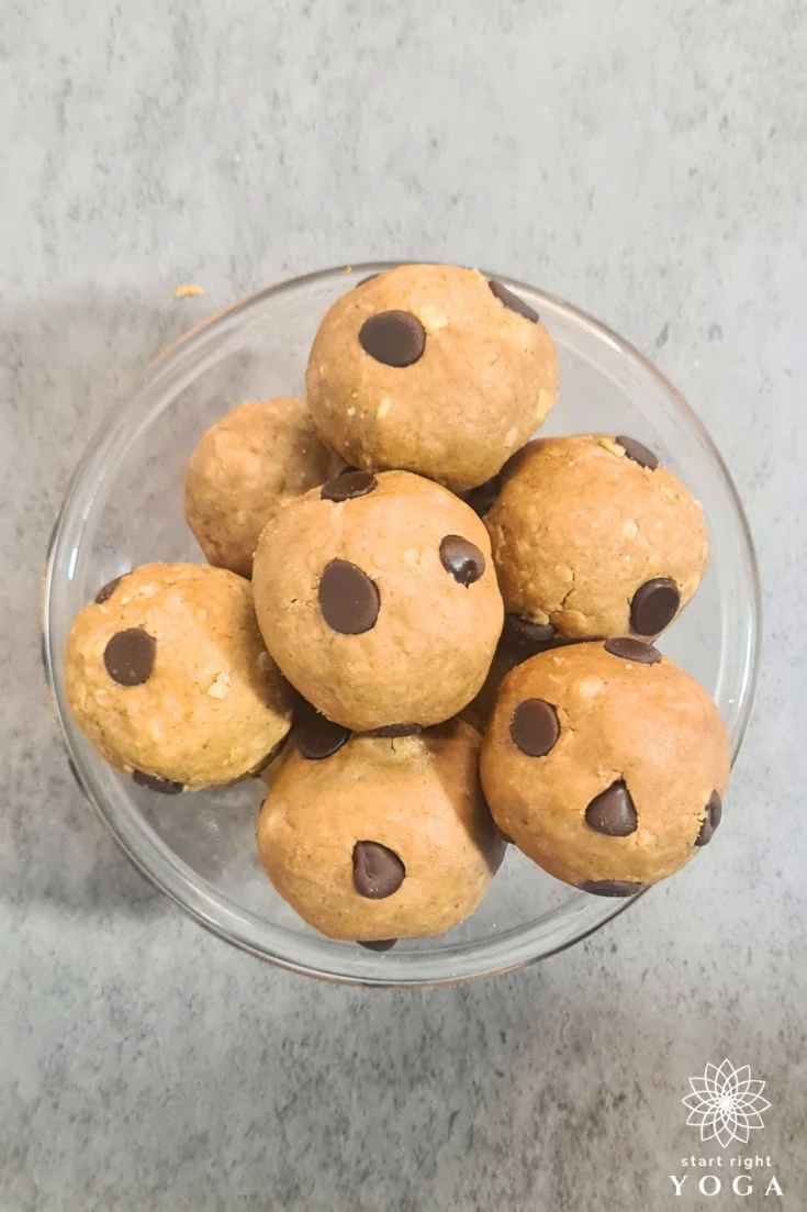 Satisfy your cravings with our chewy chocolate chip protein bites! Packed with protein and bursting with chocolatey flavor, these bites make a delicious and satisfying snack any time of day.
